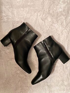 Black Women's Leather Ankle Boots with Side Zip, size 8.5